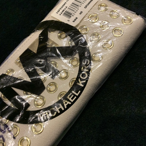 MICHAEL KORS Vanilla Gold Studded Long Wallet - Picture 14 of 14